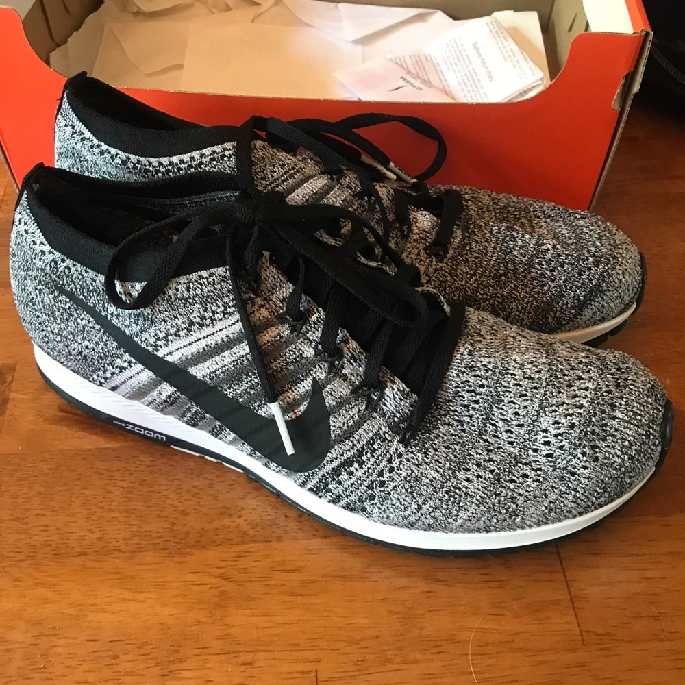 Nike Flyknit Streak SZ. 11 women’s or 9.5 Men’s